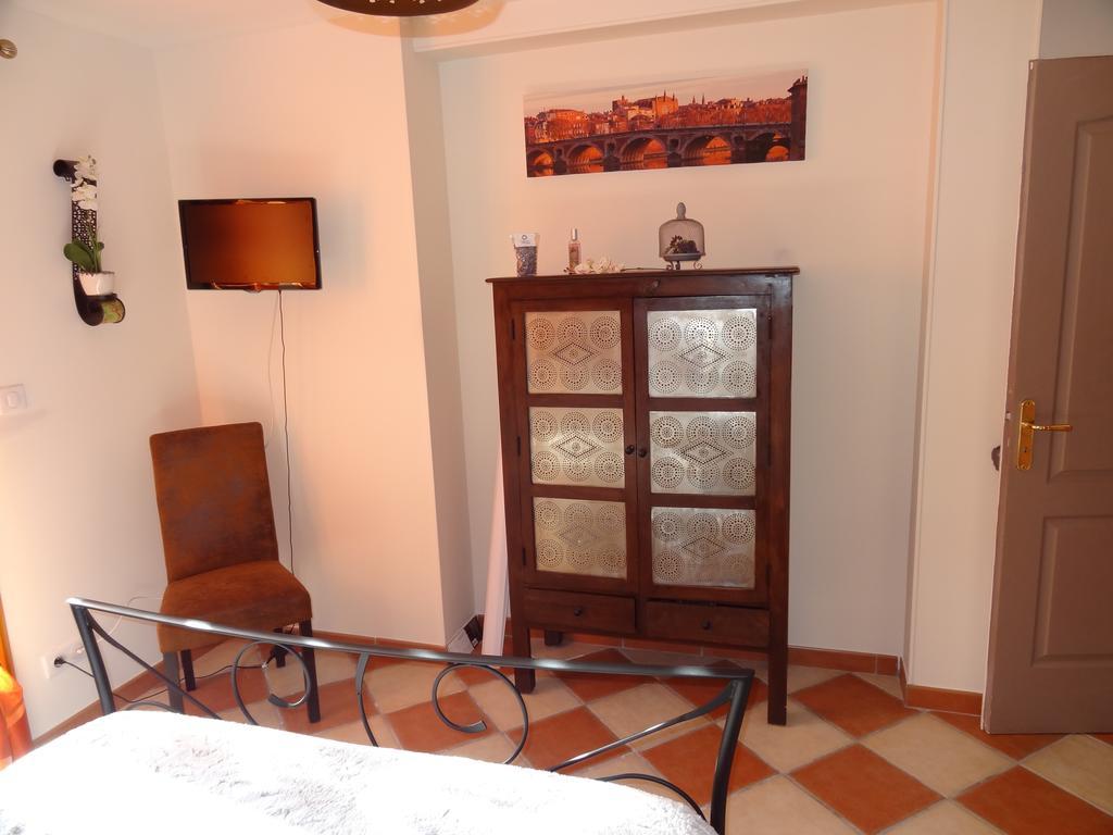 L'Escale De La Pradelle Bed & Breakfast Montgiscard Room photo